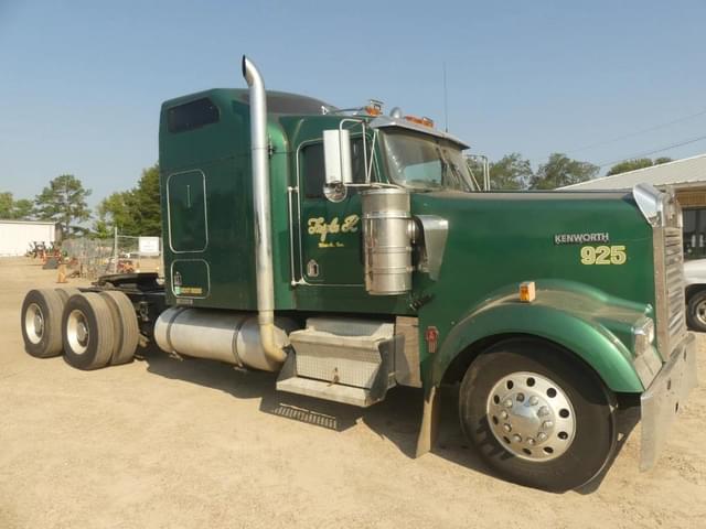 Image of Kenworth W900 equipment image 1