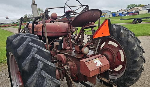 Image of Farmall M equipment image 3