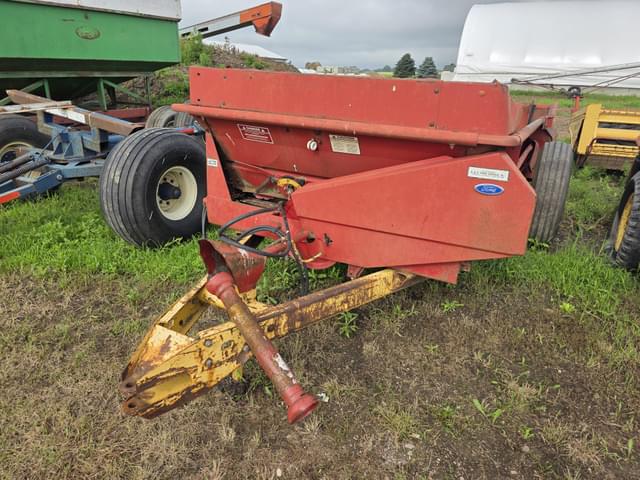 Image of New Holland 520 equipment image 3