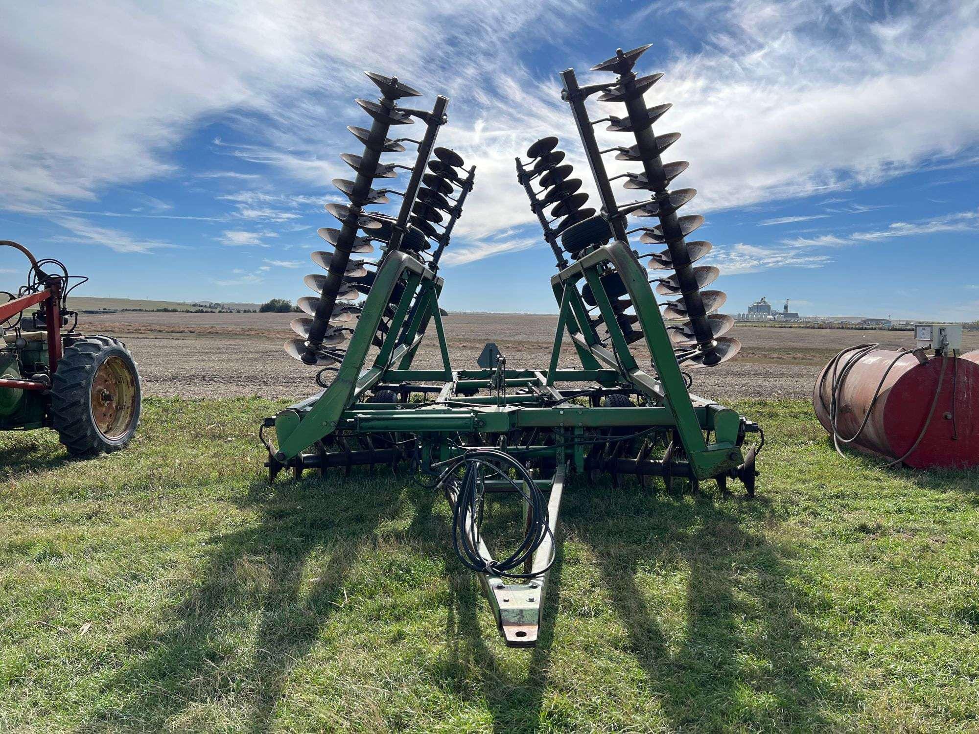 Main image John Deere 335