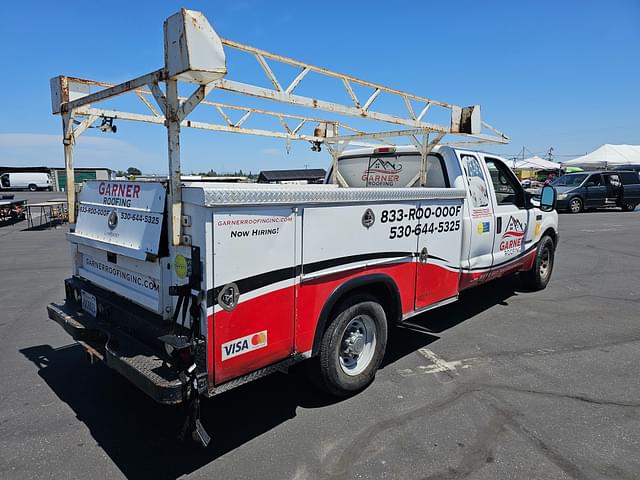 Image of Ford F-350 equipment image 2
