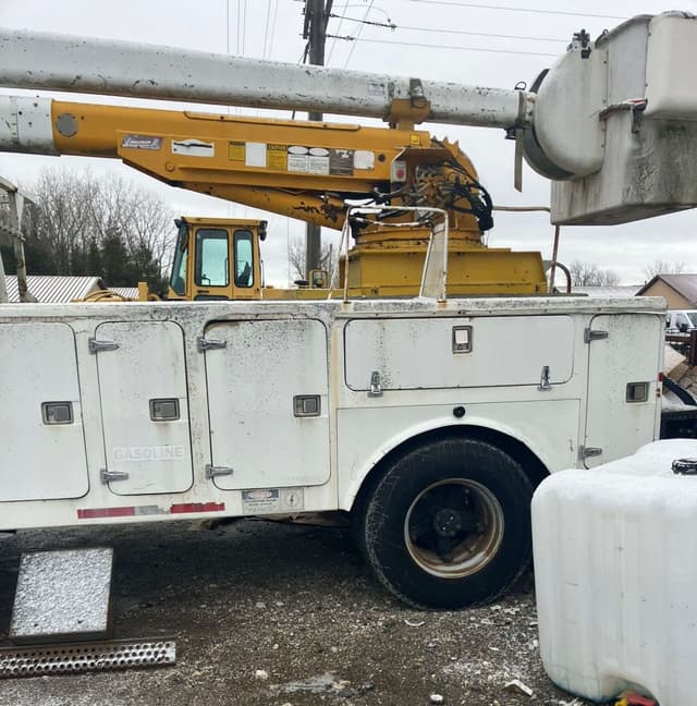 Image of International 4200 equipment image 3