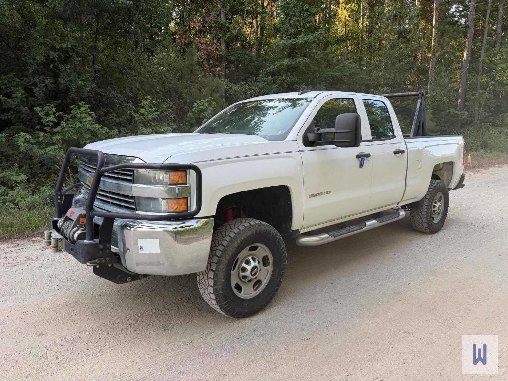 2015 Chevrolet 2500HD Equipment Image0