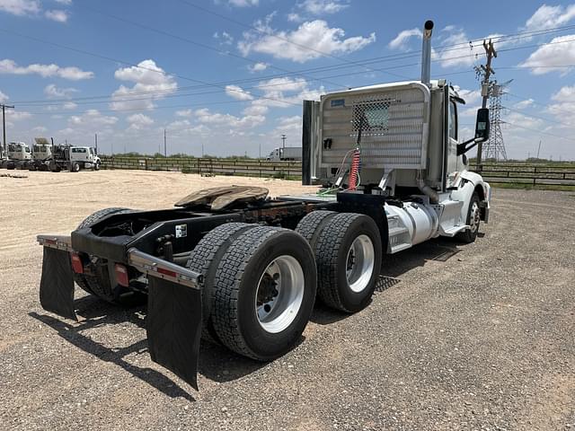 Image of Peterbilt 579 equipment image 4