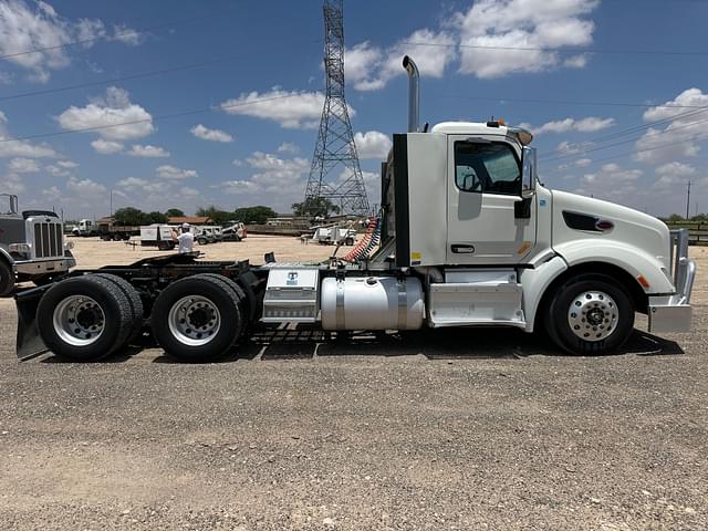 Image of Peterbilt 579 equipment image 3