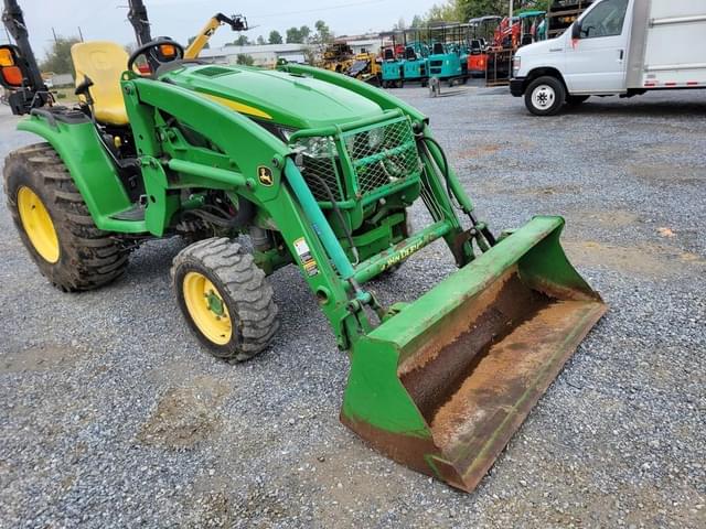 Image of John Deere 3033R equipment image 2