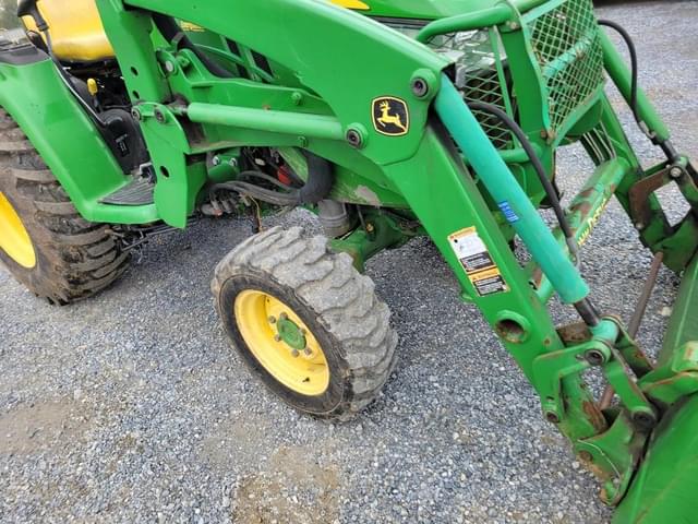 Image of John Deere 3033R equipment image 4