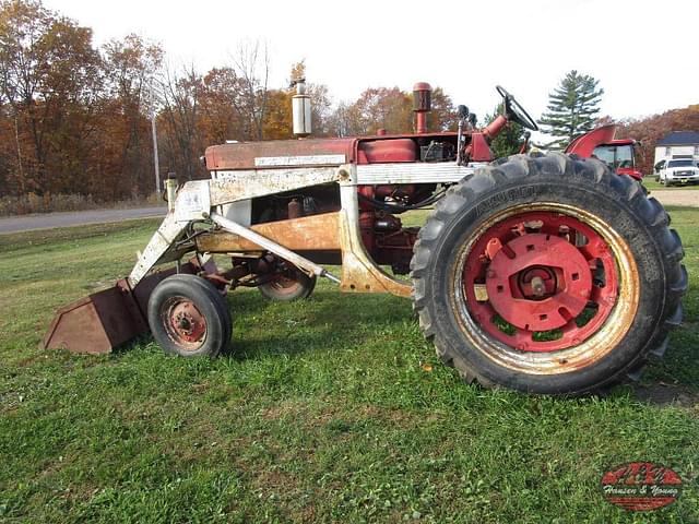 Image of Farmall 460 equipment image 4