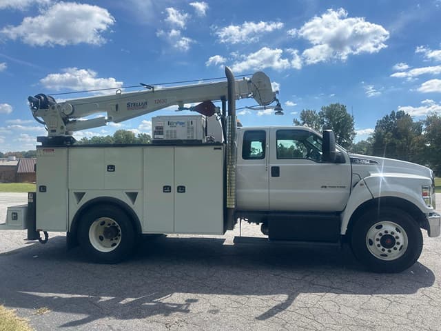 Image of Ford F-750 equipment image 2