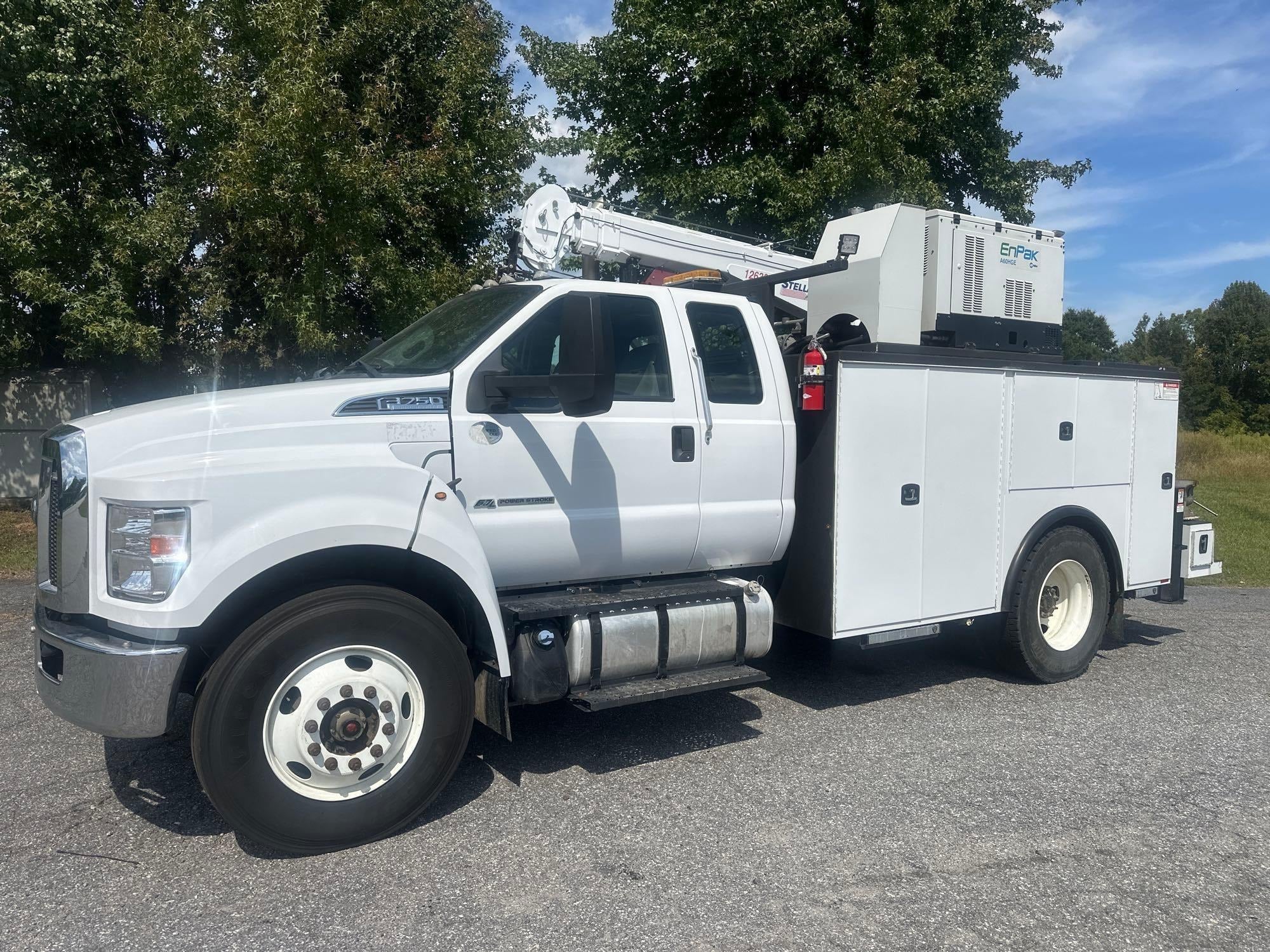 2021 Ford F-750 Equipment Image0