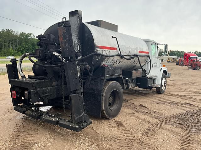 Image of Freightliner FL70 equipment image 4