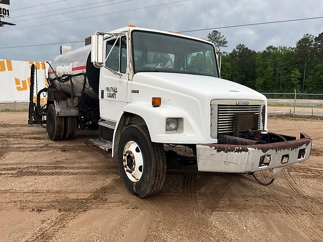 Image of Freightliner FL70 equipment image 2