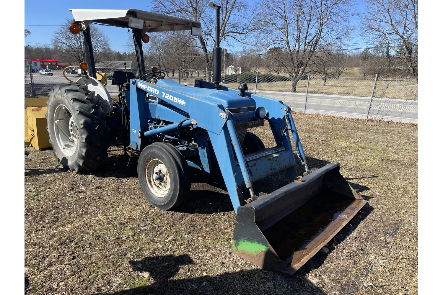 Ford 4610 Equipment Image0