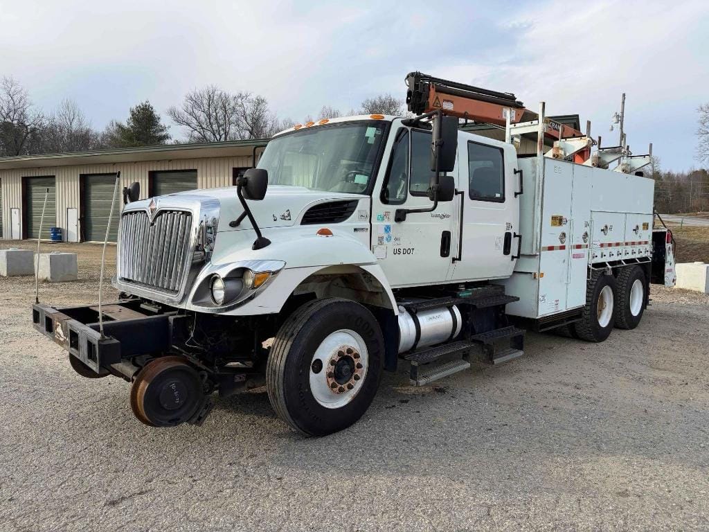 2010 International 7400 Equipment Image0