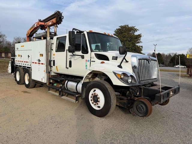 Image of International 7400 equipment image 1