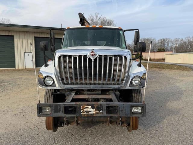 Image of International 7400 equipment image 4