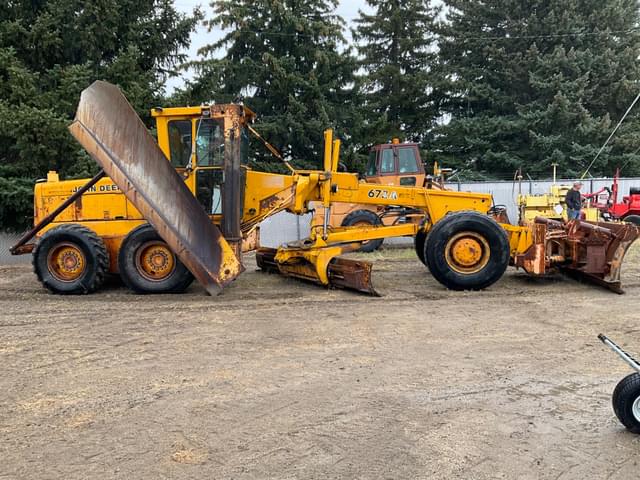 Image of John Deere 672A equipment image 3