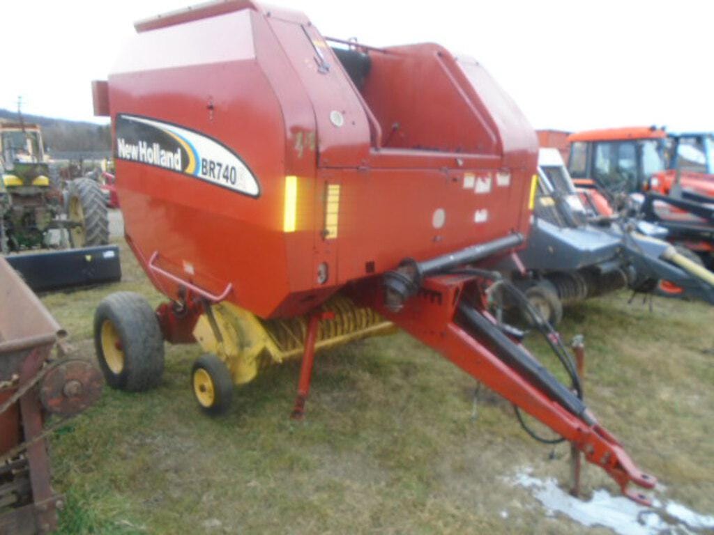 Main image New Holland BR740