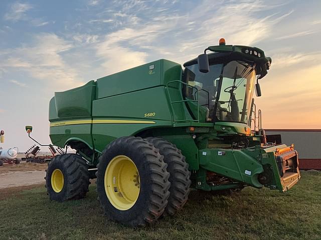 Image of John Deere S680 equipment image 4