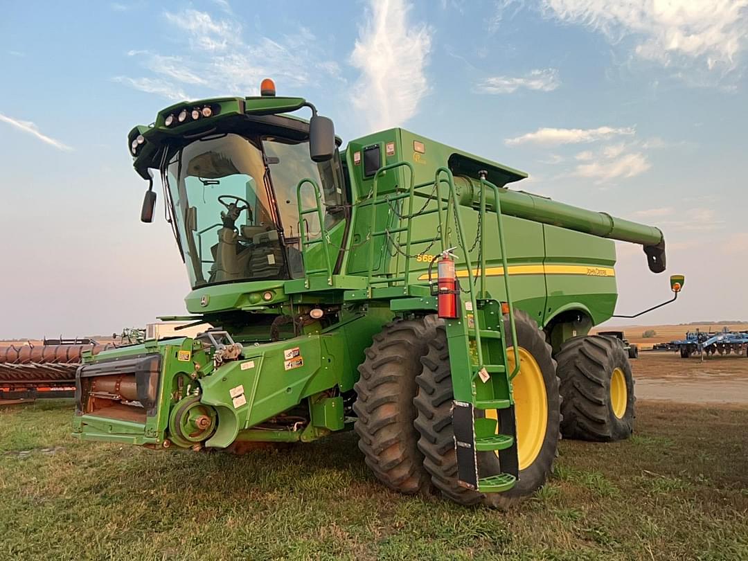 Image of John Deere S680 Primary image