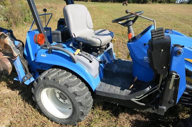 Image of New Holland Boomer 1030 equipment image 3