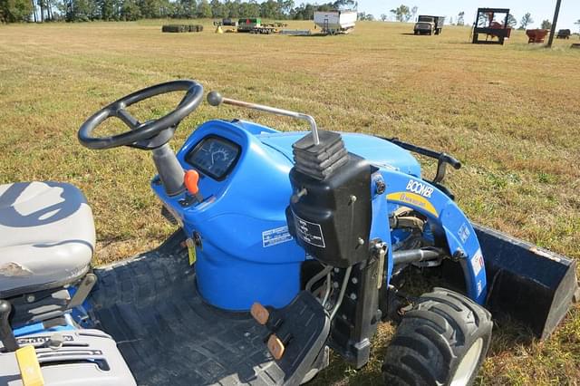 Image of New Holland Boomer 1030 equipment image 4