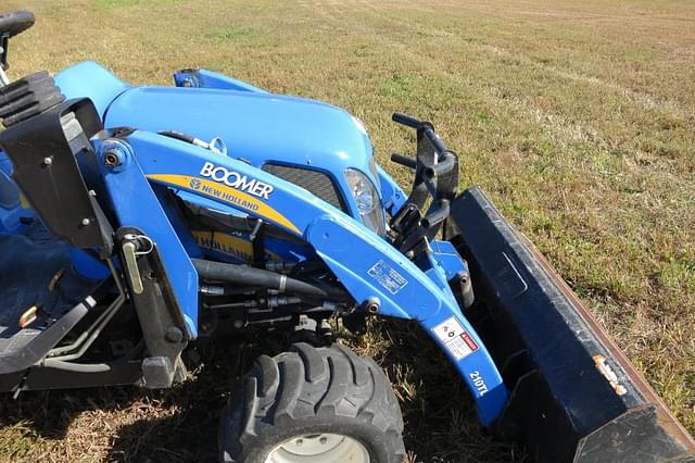 Image of New Holland Boomer 1030 equipment image 2