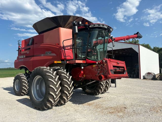 Image of Case IH 8250 equipment image 3