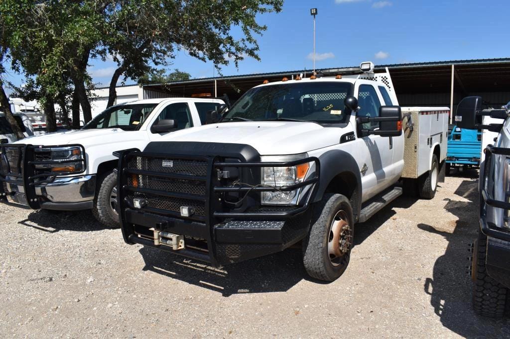 2016 Ford F-450 Equipment Image0