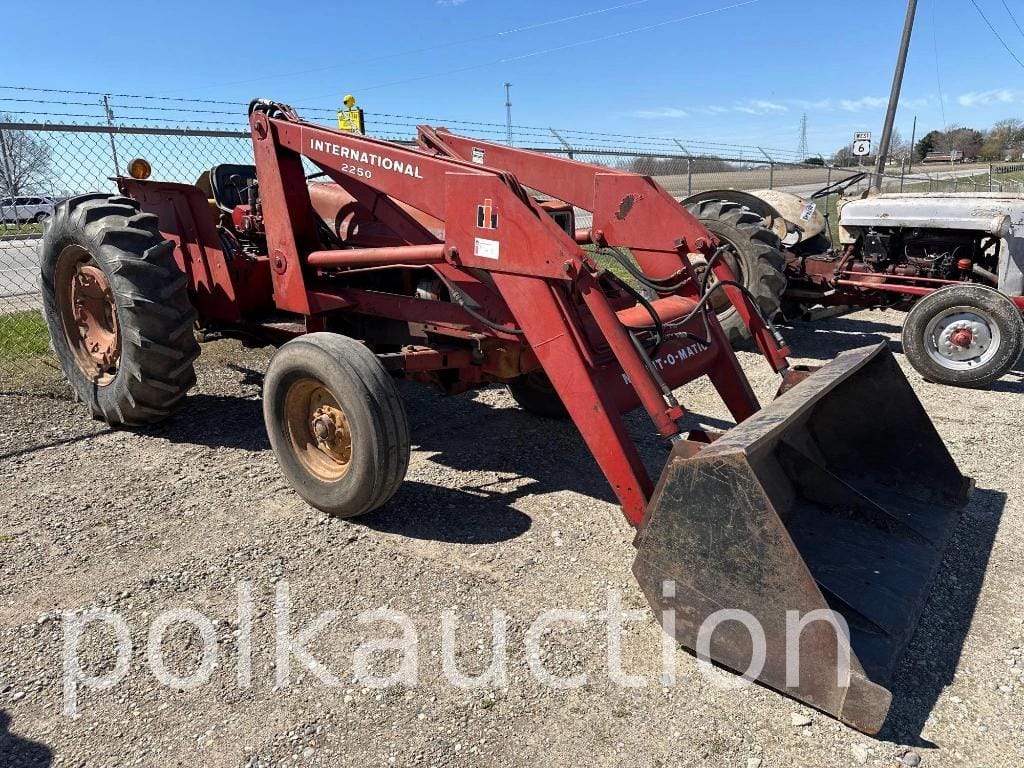 Main image International Harvester 464