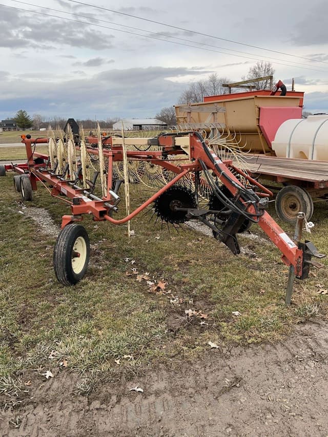 Image of Hesston 3983 equipment image 2