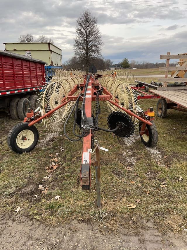 Image of Hesston 3983 equipment image 1