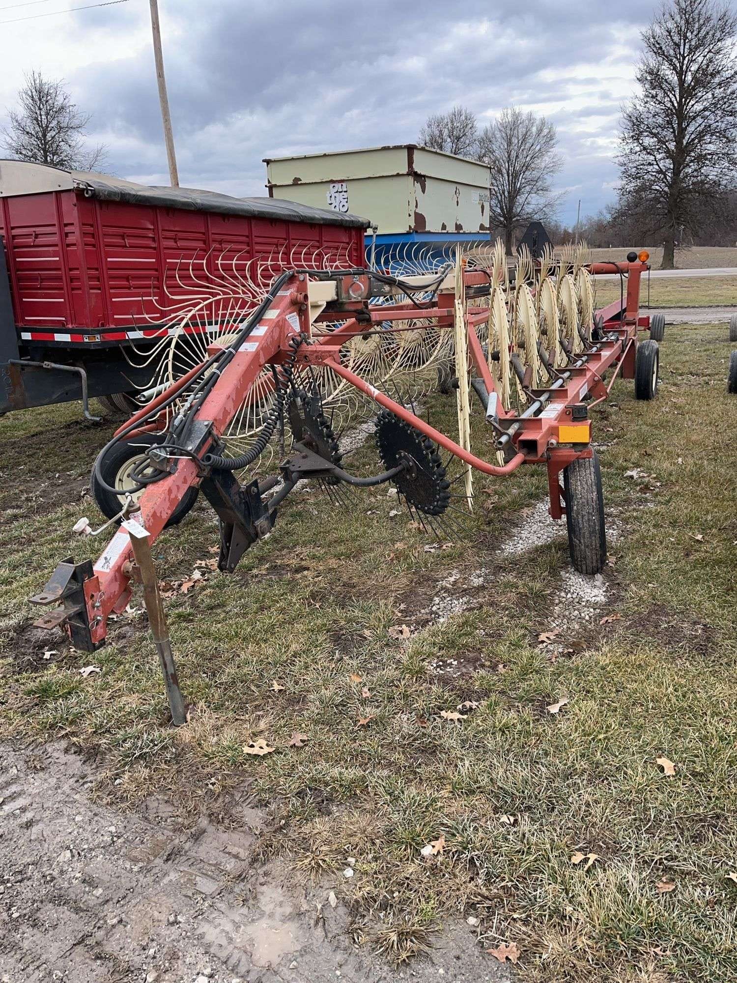 Hesston 3983 Equipment Image0