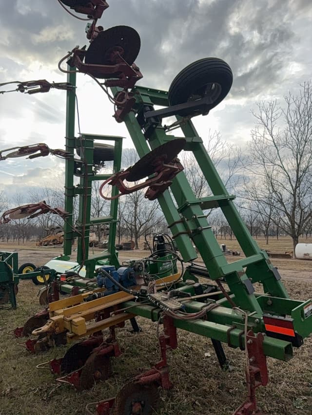 Image of Unverferth Ripper-Stripper 332 equipment image 2