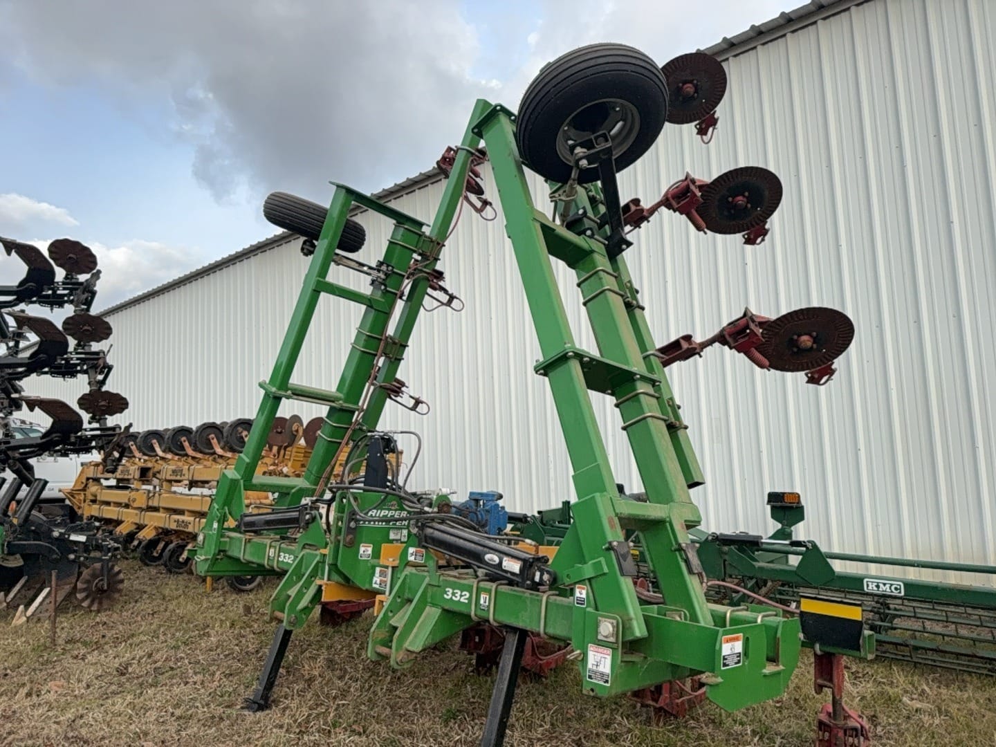 Unverferth Ripper-Stripper 332 Equipment Image0