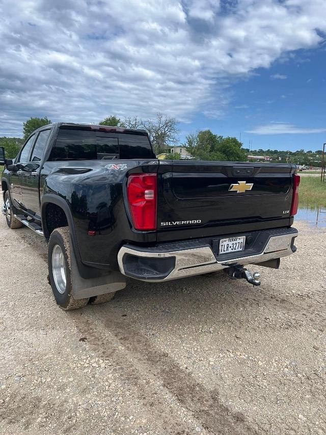 Image of Chevrolet 3500 equipment image 1
