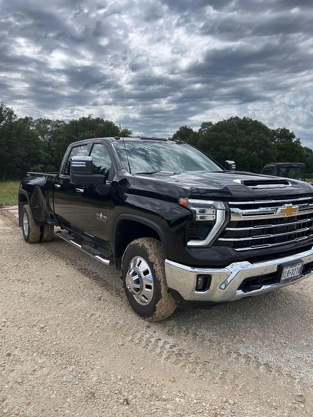 Image of Chevrolet 3500 equipment image 3