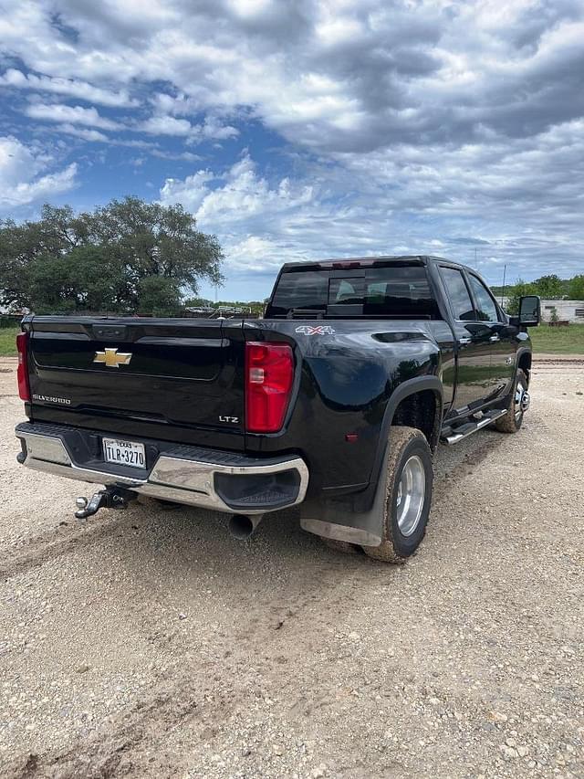 Image of Chevrolet 3500 equipment image 2
