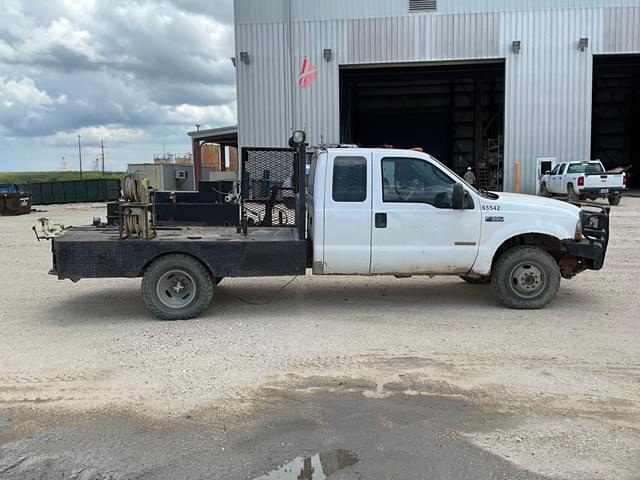 Image of Ford F-350 equipment image 3