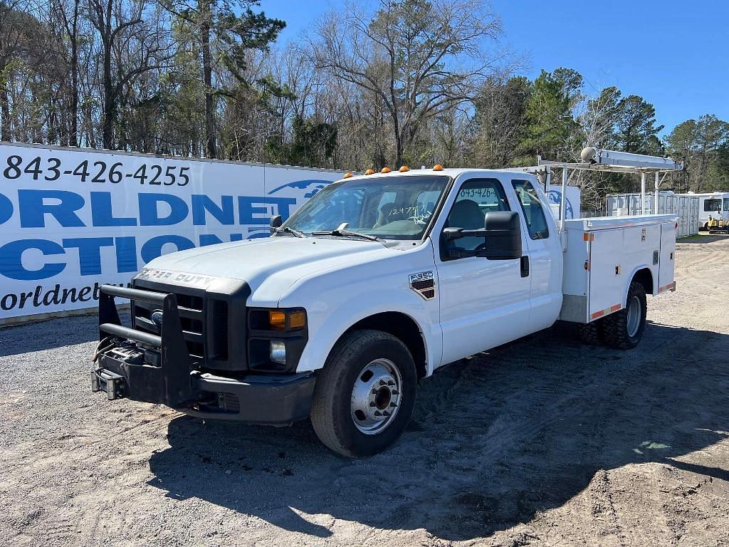 Image of Ford F-350 Primary image