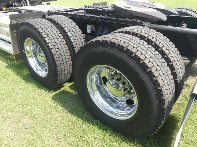 Image of Kenworth W900L equipment image 4