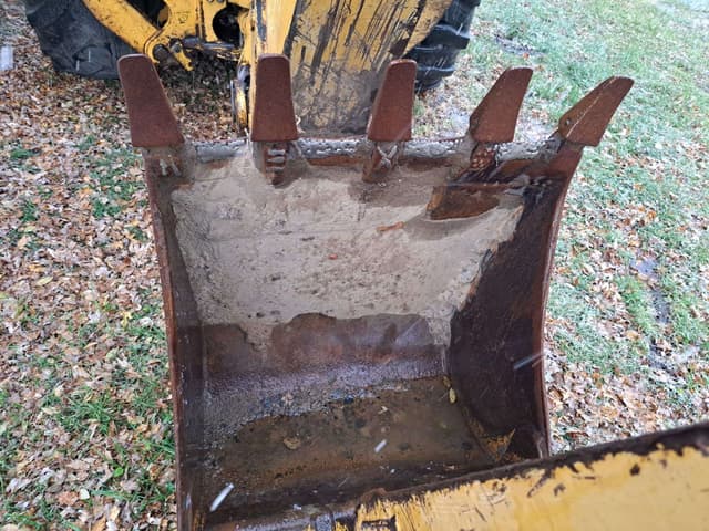 Image of John Deere 410E equipment image 2