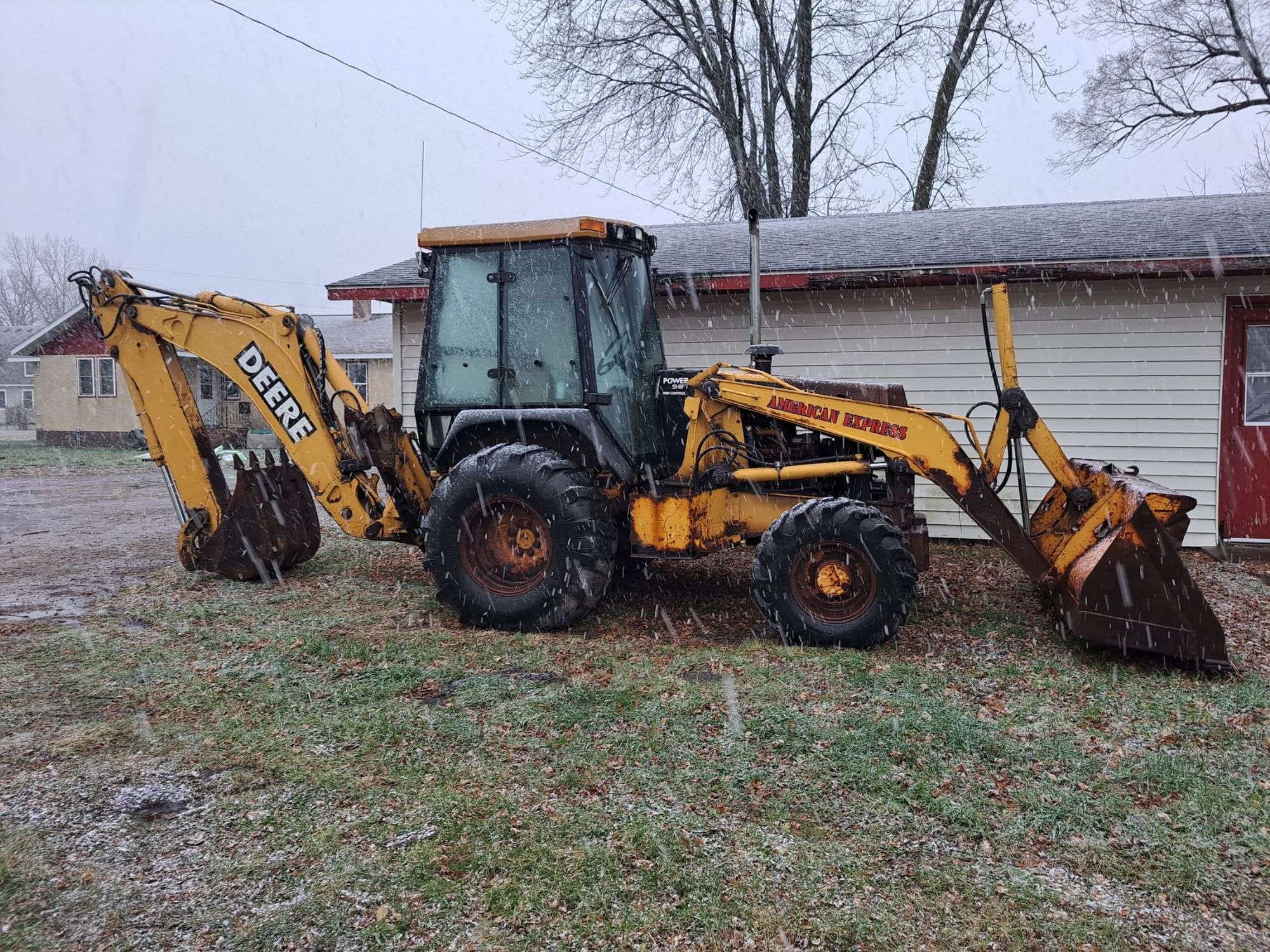 1999 John Deere 410E Equipment Image0
