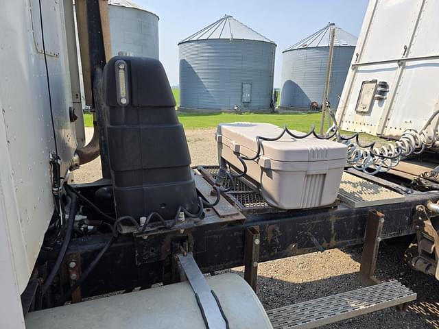 Image of International 9300 equipment image 4