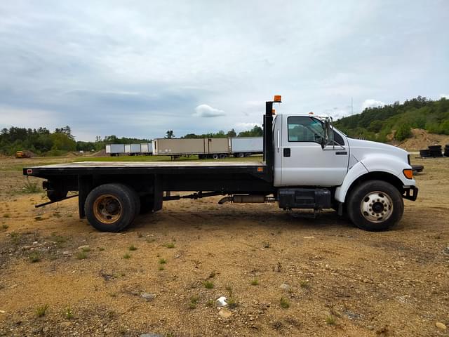 Image of Ford F-650 equipment image 3