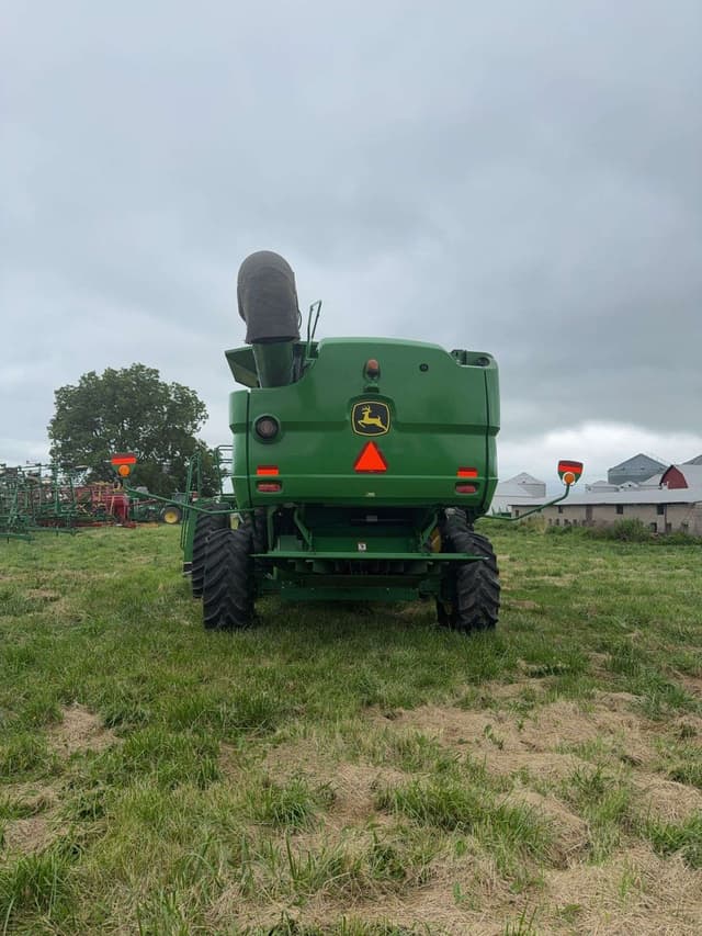 Image of John Deere S660 equipment image 4