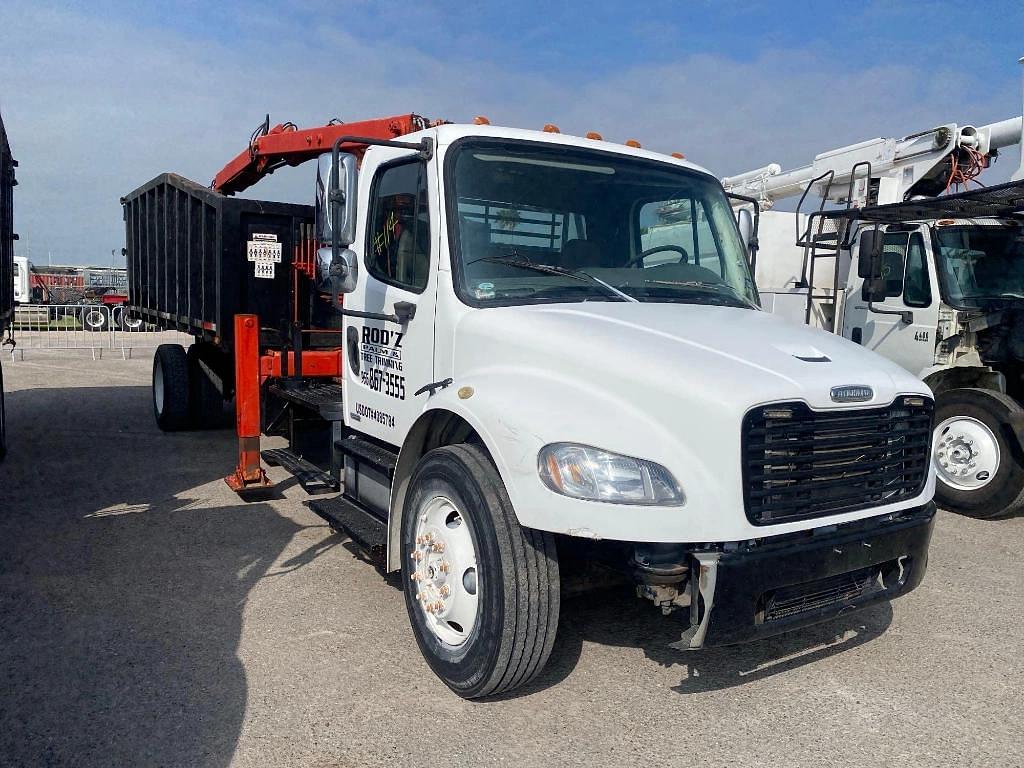 Image of Freightliner M2106 Primary image