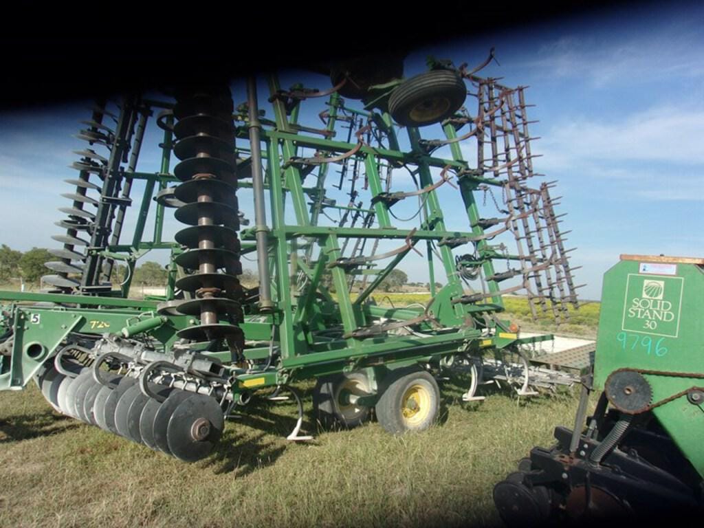 Main image John Deere 726