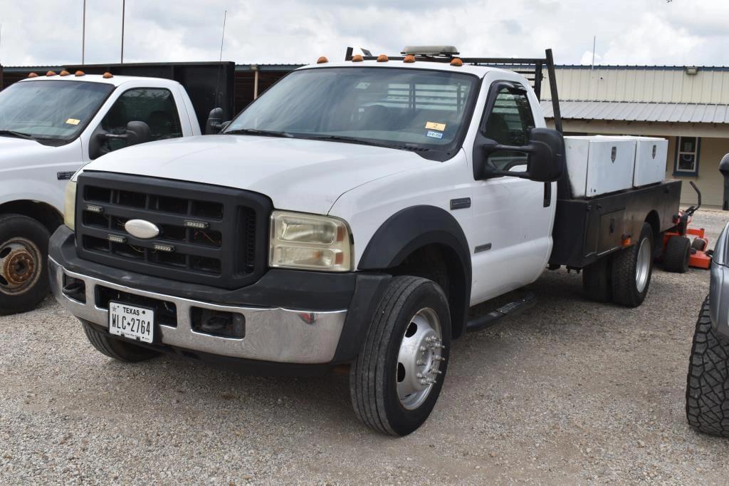 Image of Ford F-550 Primary image