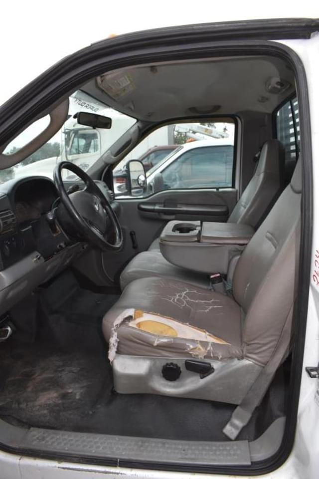 Image of Ford F-550 equipment image 4